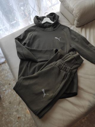 Chandal Puma verde de segunda mano por 25 EUR en Barcelona en WALLAPOP