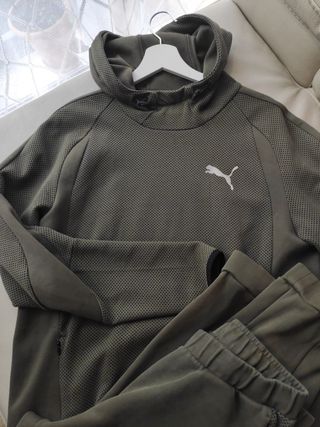 Chandal Puma verde de segunda mano por 25 EUR en Barcelona en WALLAPOP