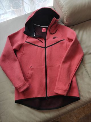 Sudadera marca Nike color salmón de segunda mano por 21 EUR en Barcelona en  WALLAPOP