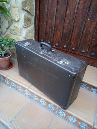 Maleta antigua cartón piedra de segunda mano por 70 EUR en Madrid en  WALLAPOP