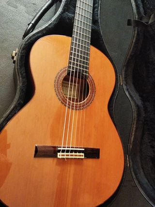Guitarra Clásica Alhambra 4P de segunda mano por 400 EUR en Poligono  Industrial a Gandara en WALLAPOP