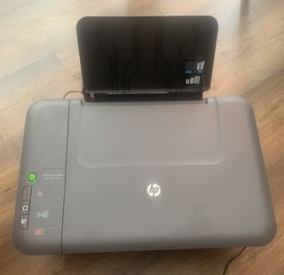 Impresora multifuncional HP Deskjet 1050a de segunda mano por 20 EUR en  Barcelona en WALLAPOP