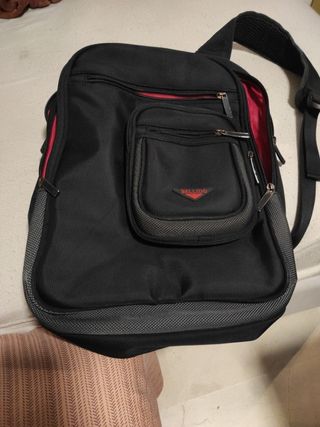 Mochila Bellido, con 4 compartimientos. de segunda mano por 40 EUR en  Málaga en WALLAPOP