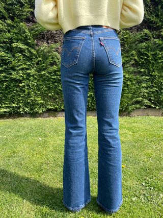 Pantalón Levis acampanado 23 de segunda mano por 50 EUR en Maliaño en  WALLAPOP
