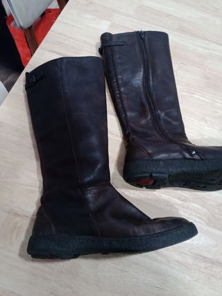 Botas altas piel CAMPER número 39 de segunda mano por 35 EUR en  Donostia-San Sebastián en WALLAPOP