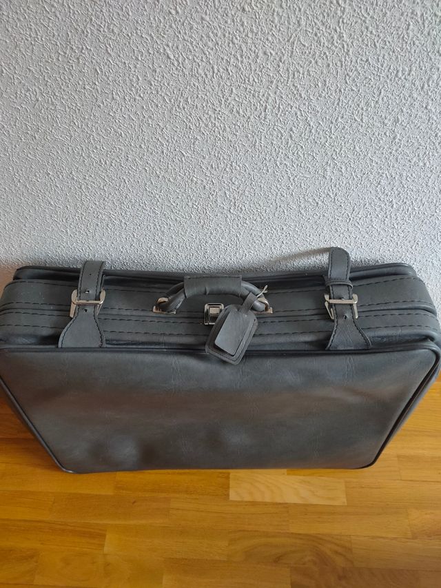 Maleta polipiel antigua