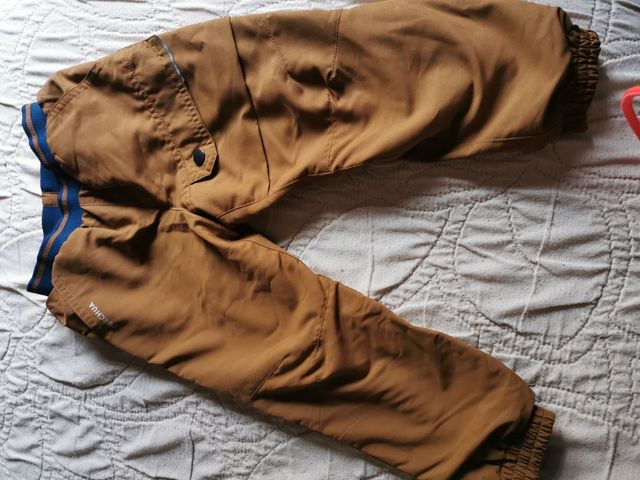 pantalon Quechua, perfecto xa el invierno frio