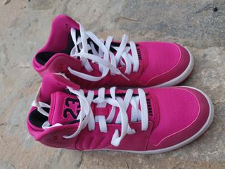 Zapatillas Nike Air Jordan talla 38 rosa de segunda mano por 75 EUR en  Torrevieja en WALLAPOP