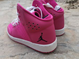 Zapatillas Nike Air Jordan talla 38 rosa de segunda mano por 75 EUR en  Torrevieja en WALLAPOP