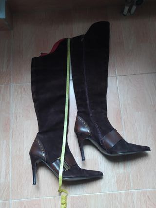 Botas altas tacón marrones Pedro del Hierro 40 de segunda mano por 30 EUR  en Madrid en WALLAPOP