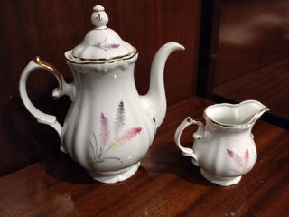 Cafetera y jarra porcelana antigua de segunda mano por 10 EUR en Madrid en  WALLAPOP