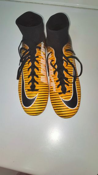 Zapatillas Nike Futbol 11 de segunda mano por 12 EUR en Madrid en WALLAPOP