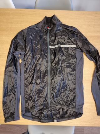 Chubasquero paravientos Castelli.. de segunda mano por 35 EUR en Súria en  WALLAPOP