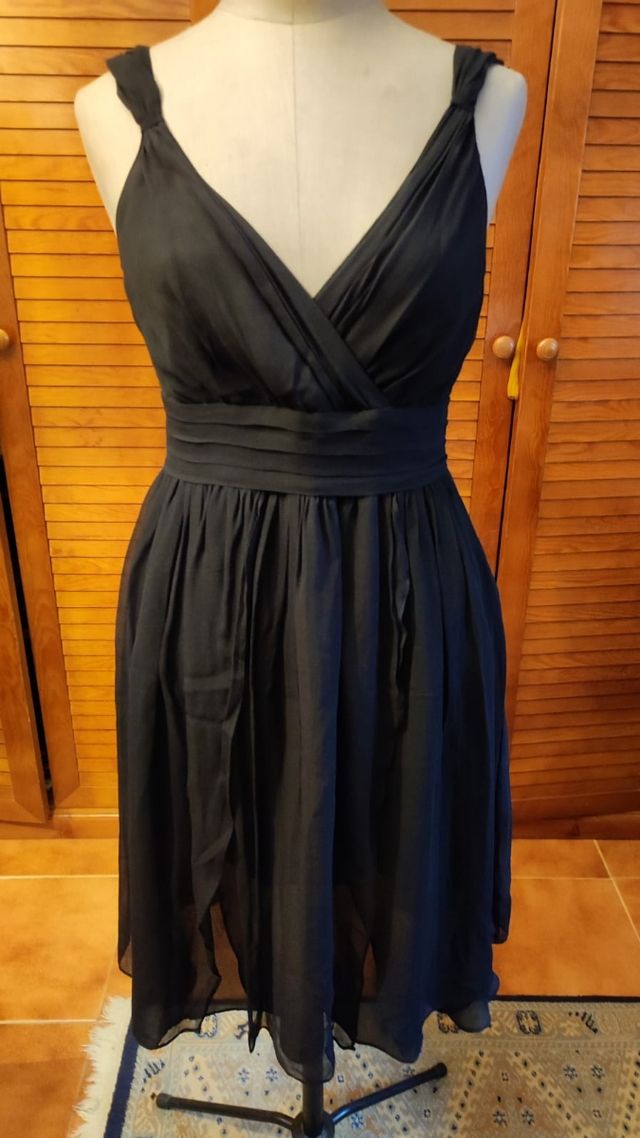 Vestido negro de gasa