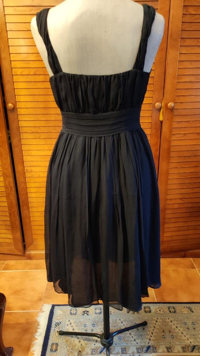 Vestido negro de gasa