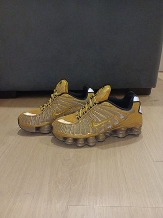 Nike Shox TL Doradas de segunda mano por 170 EUR en Sabadell en WALLAPOP