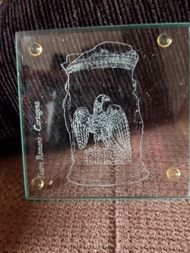 posavaso de cristal del teatro romano de Cartagena