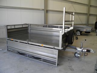 REMOLQUE CAJA FIJA RUEDAS DEBAJO