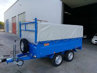 REMOLQUE CAJA FIJA RUEDAS DEBAJO