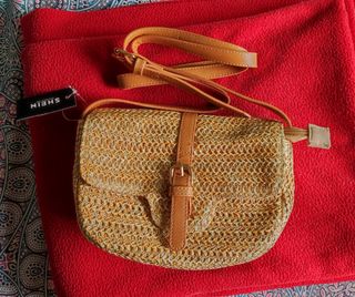 Bolso a estrenar de rafia marrón de Shein! de segunda mano por 10 EUR en  Barcelona en WALLAPOP