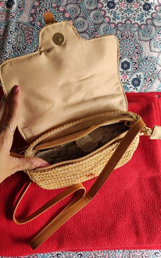 Bolso a estrenar de rafia marrón de Shein! de segunda mano por 10 EUR en  Barcelona en WALLAPOP