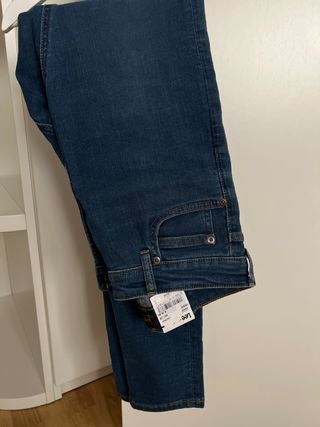 Pantalón vaquero LEE de segunda mano por 50 EUR en Sax en WALLAPOP
