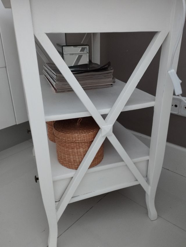 Mueble para televisión o auxiliar blanco decapado