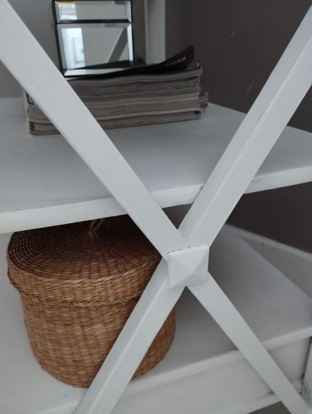 Mueble para televisión o auxiliar blanco decapado