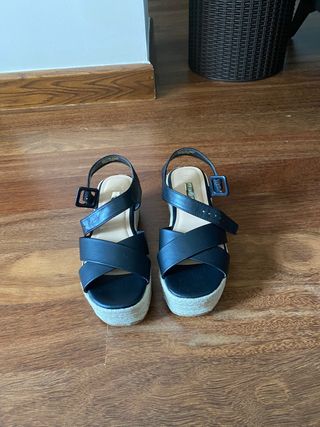 Sandalias plataforma Primark de segunda mano por 12 EUR en Bilbao en  WALLAPOP