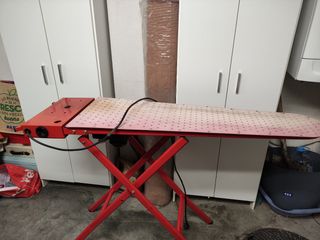 Tabla de planchar con aspiración de segunda mano por 25 EUR en Navalcarnero  en WALLAPOP