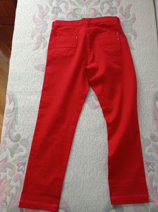 Pantalón mujer talla 40 de segunda mano por 10 EUR en Madrid en WALLAPOP