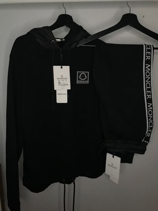 Chándal moncler de segunda mano por 200 EUR en Alcorcón en WALLAPOP
