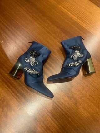 Botines azules Zara de segunda mano por 15 EUR en Elda en WALLAPOP