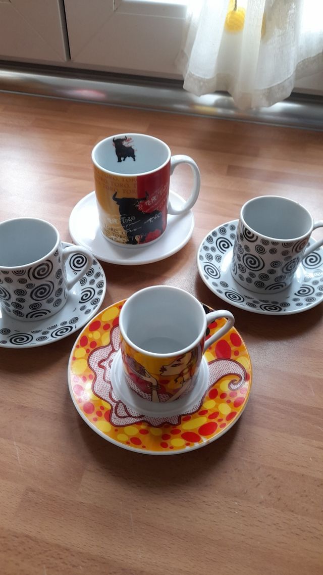 LOTE DE TAZAS PEQUEÑAS COMO NUEVAS