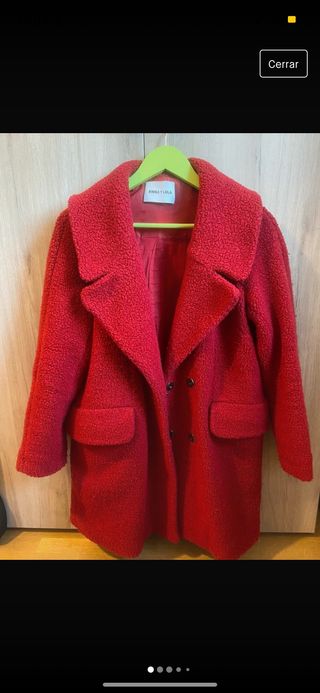 Abrigo rojo Bimba y Lola de segunda mano por 65 EUR en Vitoria-Gasteiz en  WALLAPOP