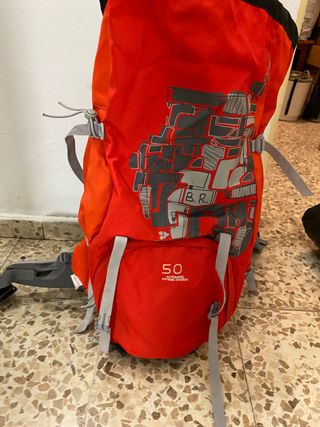 Mochila de acampada (macuto) Decathlon 50L de segunda mano por 17 EUR en  Majadahonda en WALLAPOP