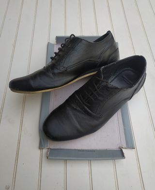Zapatos negros de Zara. Talla 42 de segunda mano por 10 EUR en Málaga en  WALLAPOP