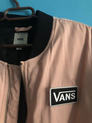 Abrigo VANS de segunda mano por 30 EUR en A Coruña en WALLAPOP