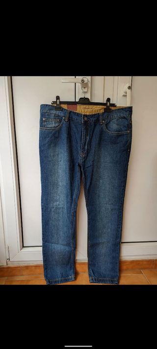 Vaqueros Emidio Tucci de segunda mano por 35 EUR en Málaga en WALLAPOP