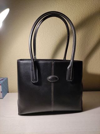Bolso negro Tods de segunda mano por 25 EUR en Madrid en WALLAPOP