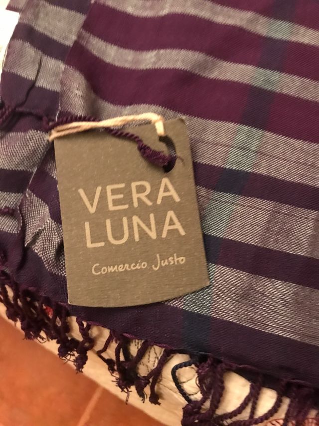 Pañuelo morado a rayas grises 