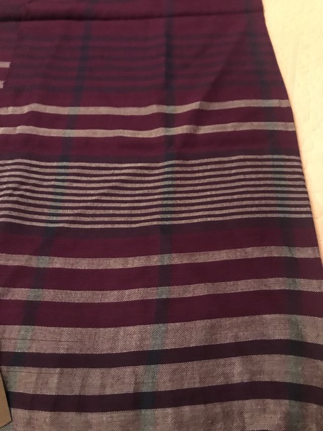 Pañuelo morado a rayas grises 