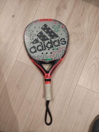 Adidas Essnova 2.0 de segunda mano por 70 EUR en Terrassa en WALLAPOP