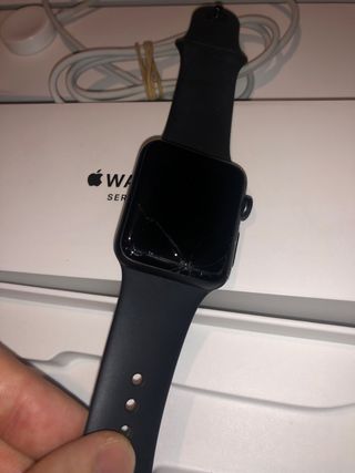 Apple watch serie 3 38mm CRISTAL ROTO de segunda mano por 80 EUR en  Alcantarilla en WALLAPOP