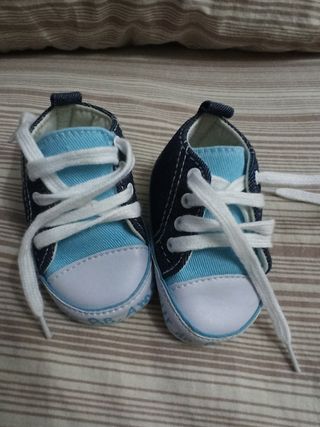 Zapatillas bebé#16\\/17 de segunda mano por 6 EUR en Logroño en WALLAPOP