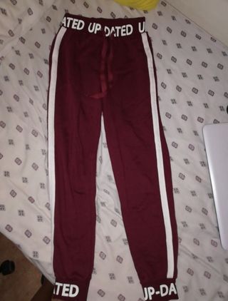 Pantalones anchos de deporte Bershka de segunda mano por 7 EUR en Murcia en  WALLAPOP