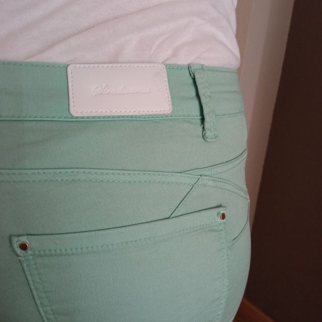 Pantalones pitillo. Talla 44. Stradivarius