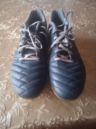 ZAPATOS KIPSTA TALLA 38 de segunda mano por 5 EUR en Gavarres en WALLAPOP