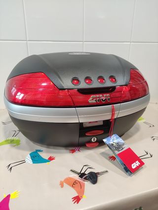 Maleta\\/Top case Givi monokey V46 de segunda mano por 165 EUR en Sant Boi  de Llobregat en WALLAPOP