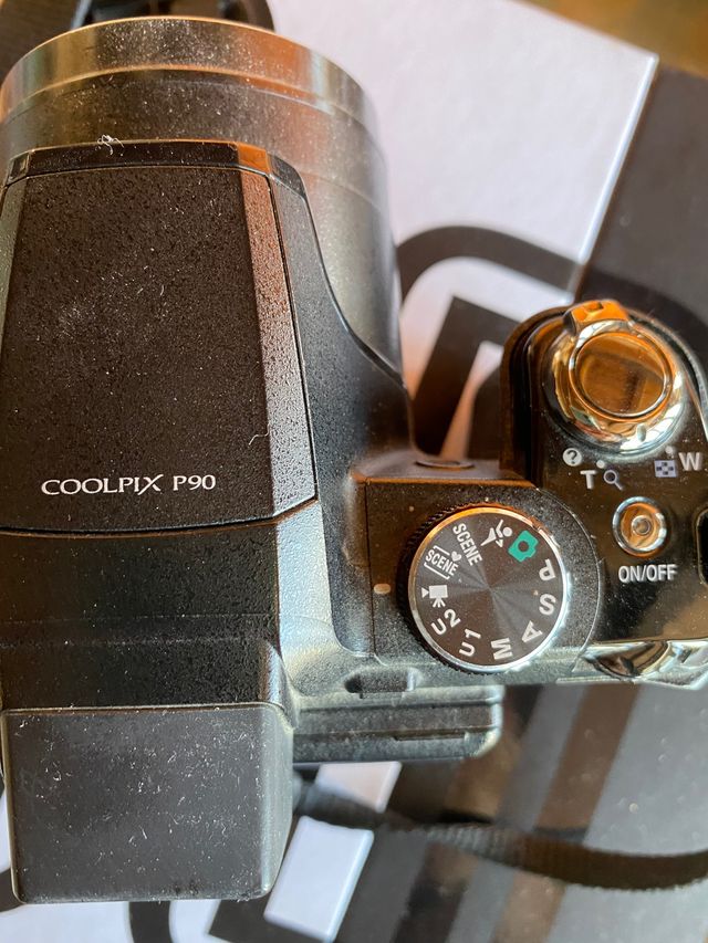NIKON COLPIX P 90